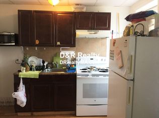 124 Chelsea St #2R, Boston, MA 02128