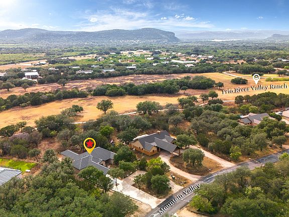 4th image of 822 Mountain Valley