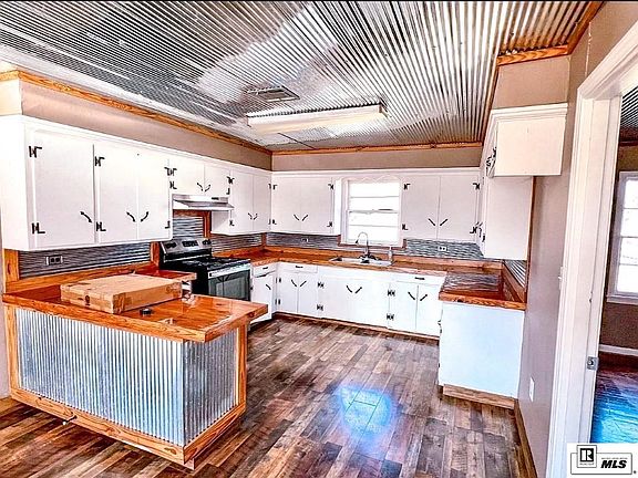 2nd image of 1133 Roundhill Rd