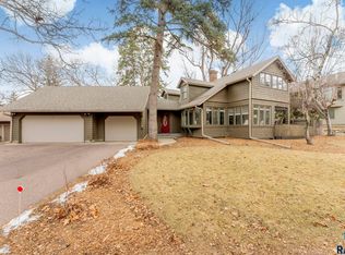 4304 S Pine Cone Pl, Sioux Falls, SD 57105