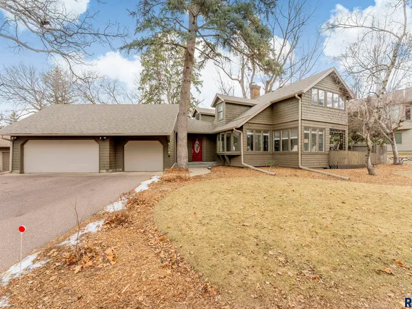 4304 S Pine Cone Pl, Sioux Falls, SD 57105