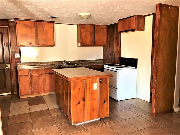 4th image of 12301 NE 50th St