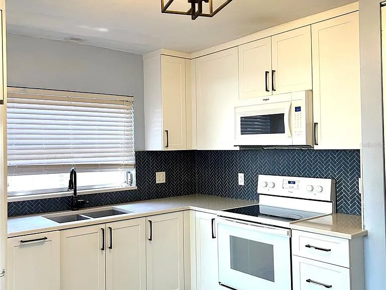 2152 Greenbriar Blvd — Photo 9