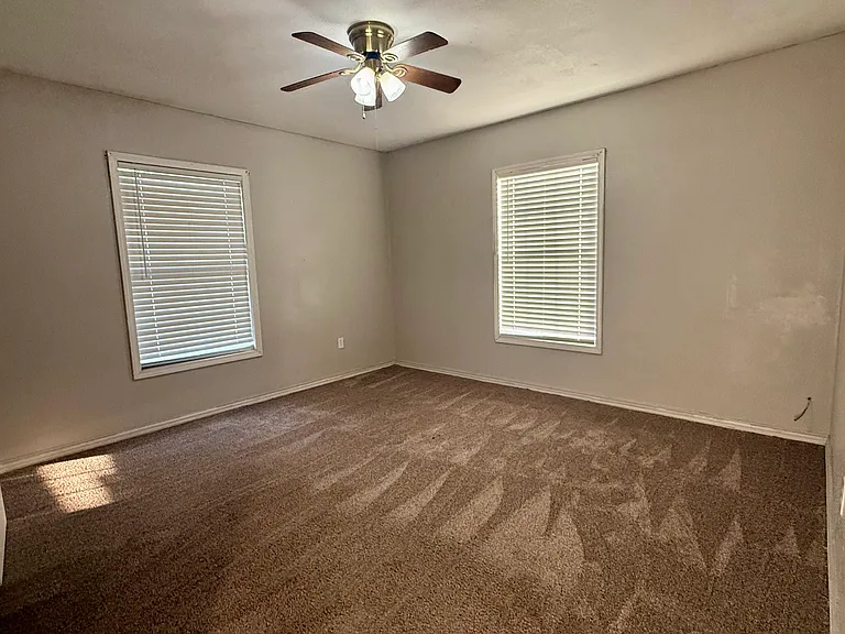 1220 Cooley Dr — Photo 7