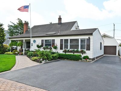 24 Glade Lane, Levittown, NY, 11756