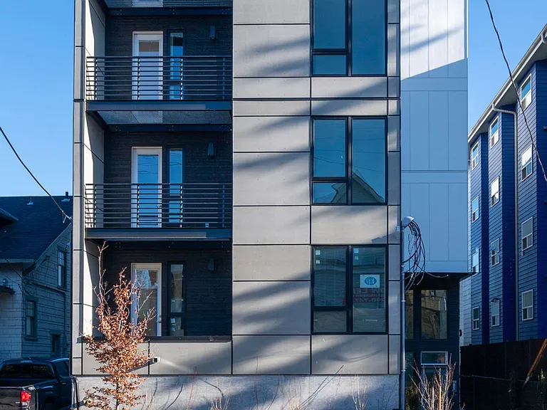 Greta Apartments | Private Kitchen Studio near UW — Photo 16