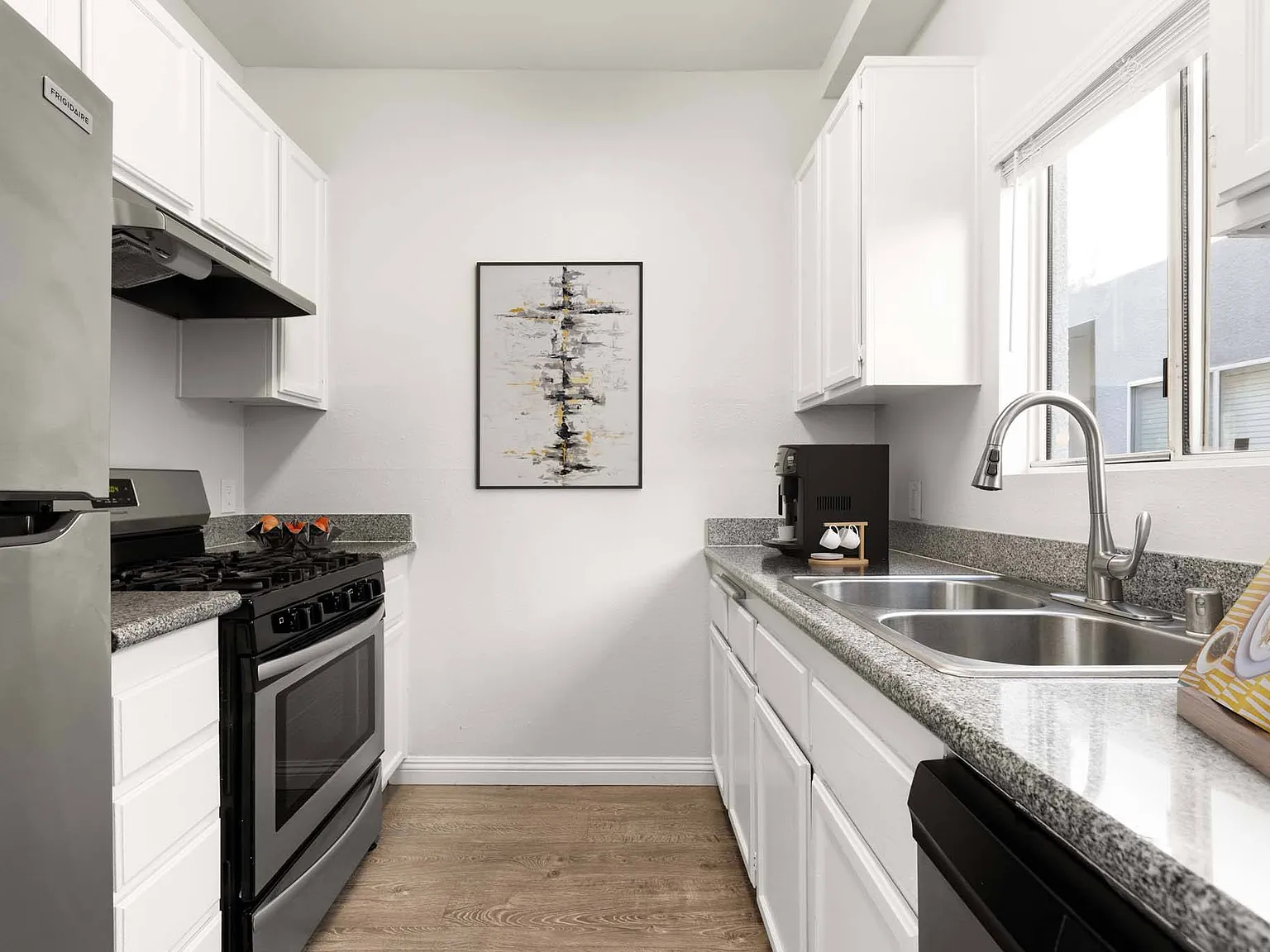 Nova Townhomes — Photo 2