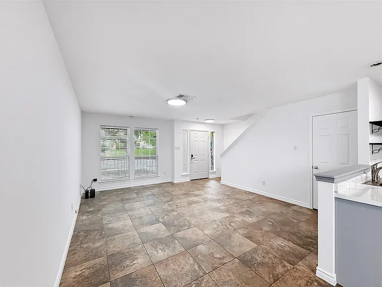 9215 Rowlands Sayle Rd — Photo 3
