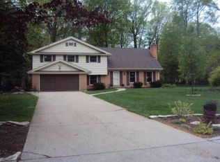 5585 Newburg Rd, Rockford, IL 61108