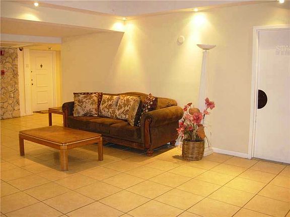 3rd image of 140 Lakeview Dr APT 303