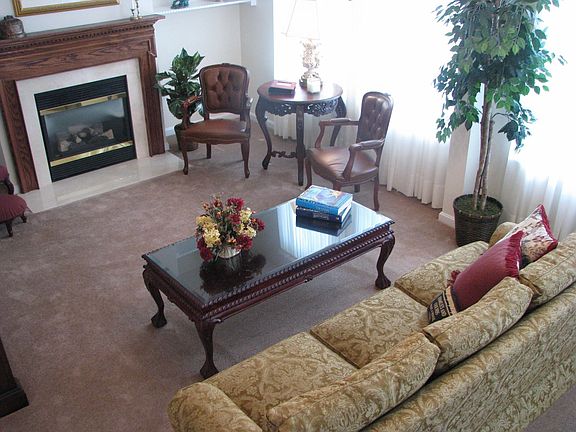 Living room w/fireplace