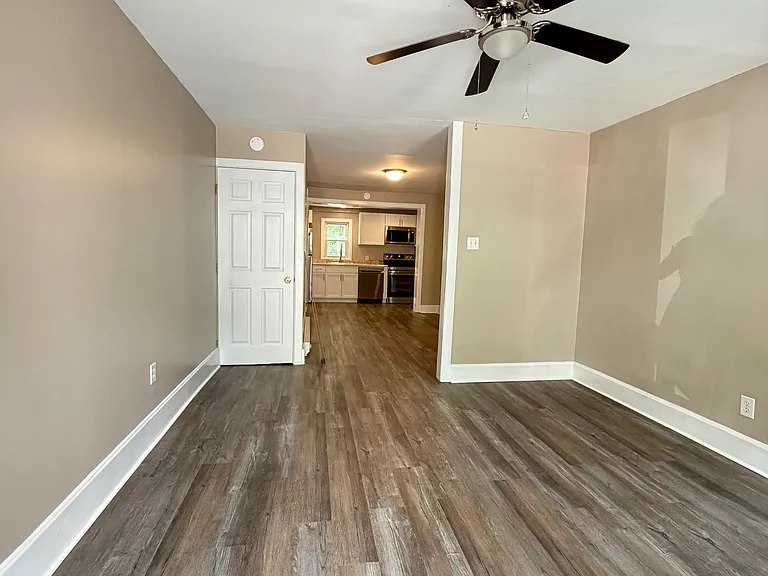 208-210-212 W High St #210 — Photo 14