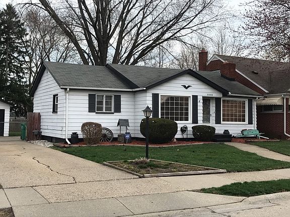 3rd image of 22800 Firwood Ave