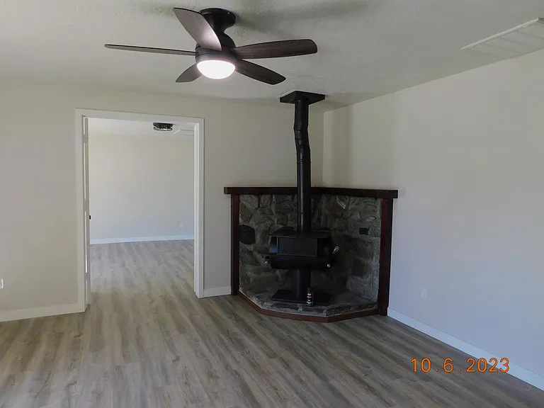 132 N Riverside Dr — Photo 7