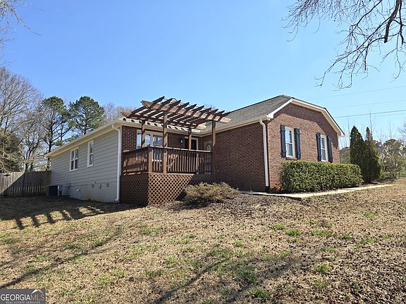 2nd image of 125 Planters Walk