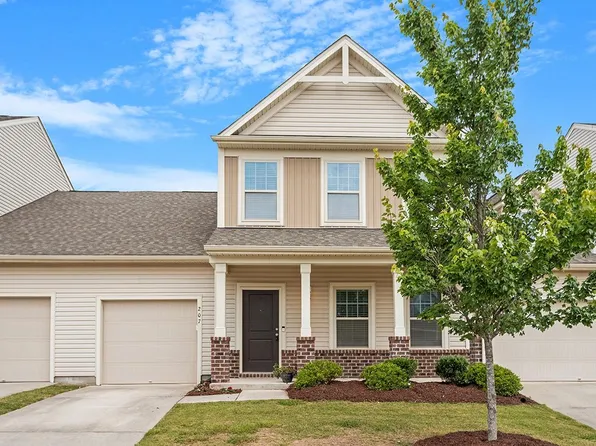 207 Old Castle Dr, Morrisville, NC 27560