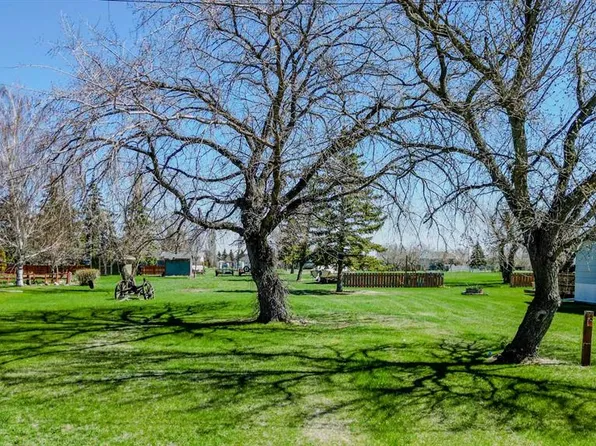 235 S 100th St E, Raymond, AB T0K 2S0