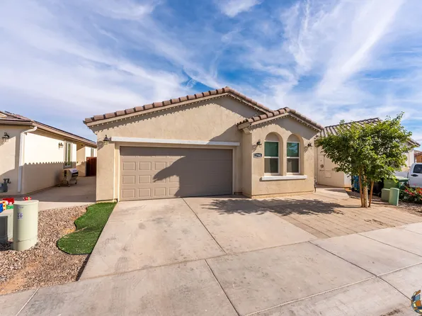 2700 Meadowbrook Dr, Imperial, CA 92251