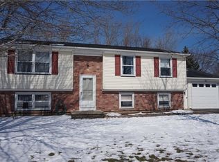 16 Spring Tree Ln, Rochester, NY 14612