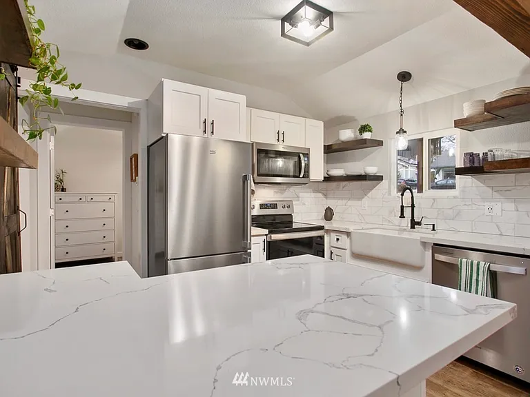 2809 Alderwood Ave — Photo 4