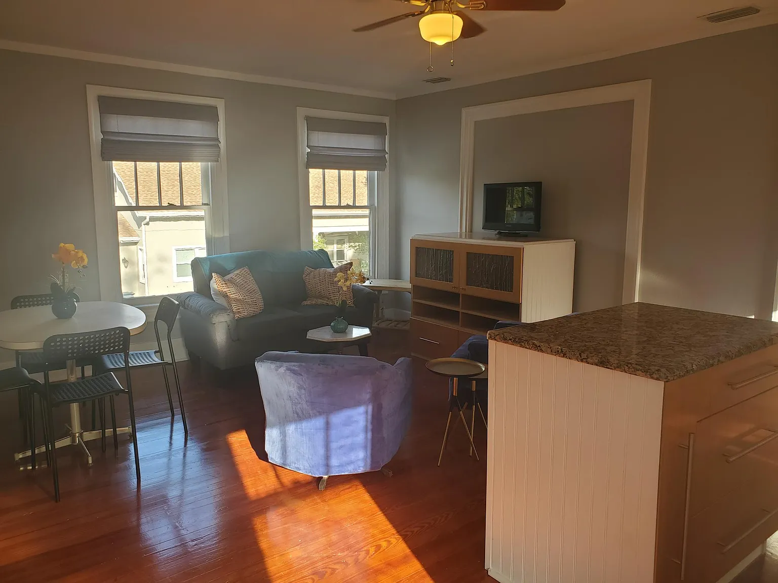 700 Hamilton Cres — Photo 3