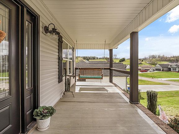 2nd image of 5821 Chester Ln