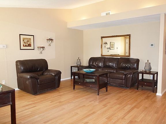 3rd image of 613 W Jaffa St