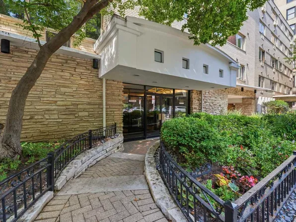 426 W Barry Ave APT 407, Chicago, IL 60657