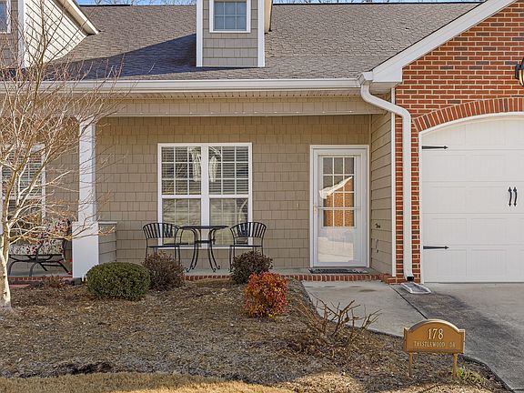 3rd image of 178 Thistlewood Dr