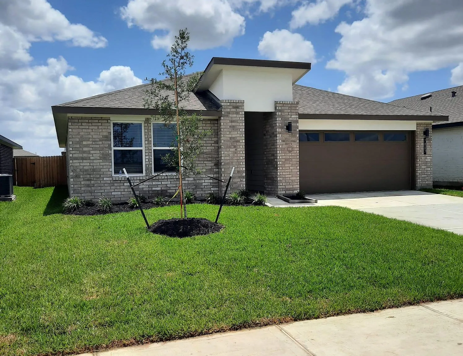 4 bed, 2.0 bath, 1810 sqft, $2,300 — Photo 3