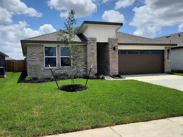 7918 Murciana Dr — Photo 2