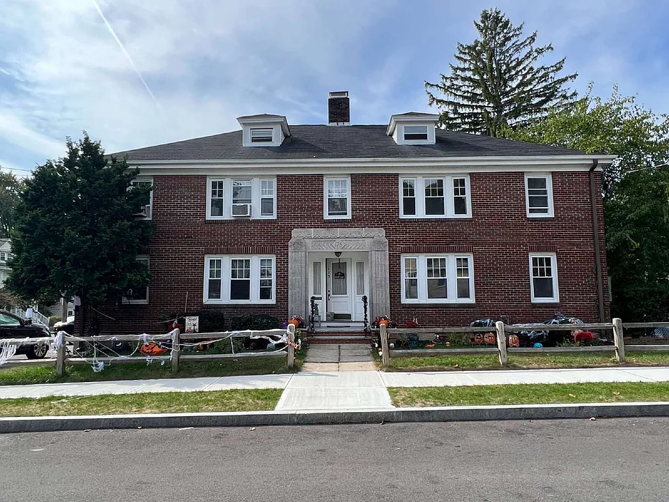 175-1L Putnam St