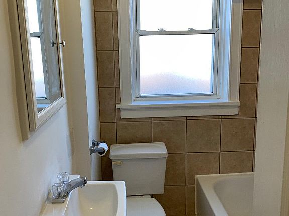 5th image of 4945 Lindenwood Ave #A
