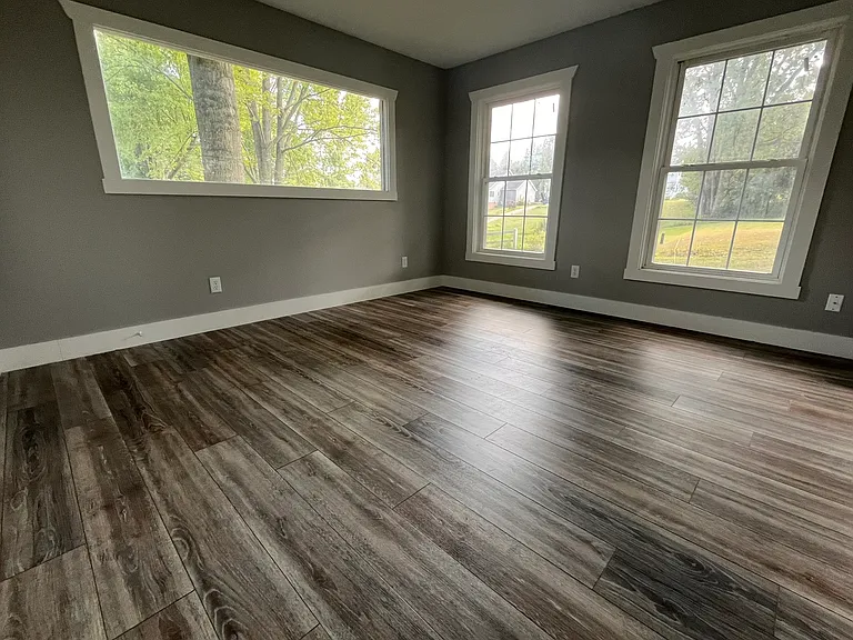 936 N Crown Hill Rd — Photo 5