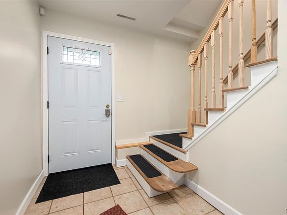 3rd image of 319 Rita Dr