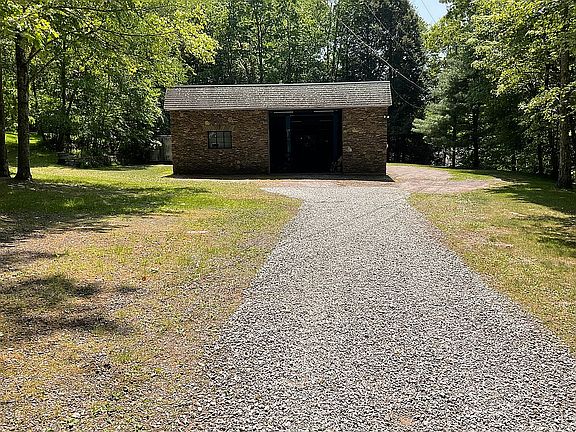 40’X70’ masonry garage /lift