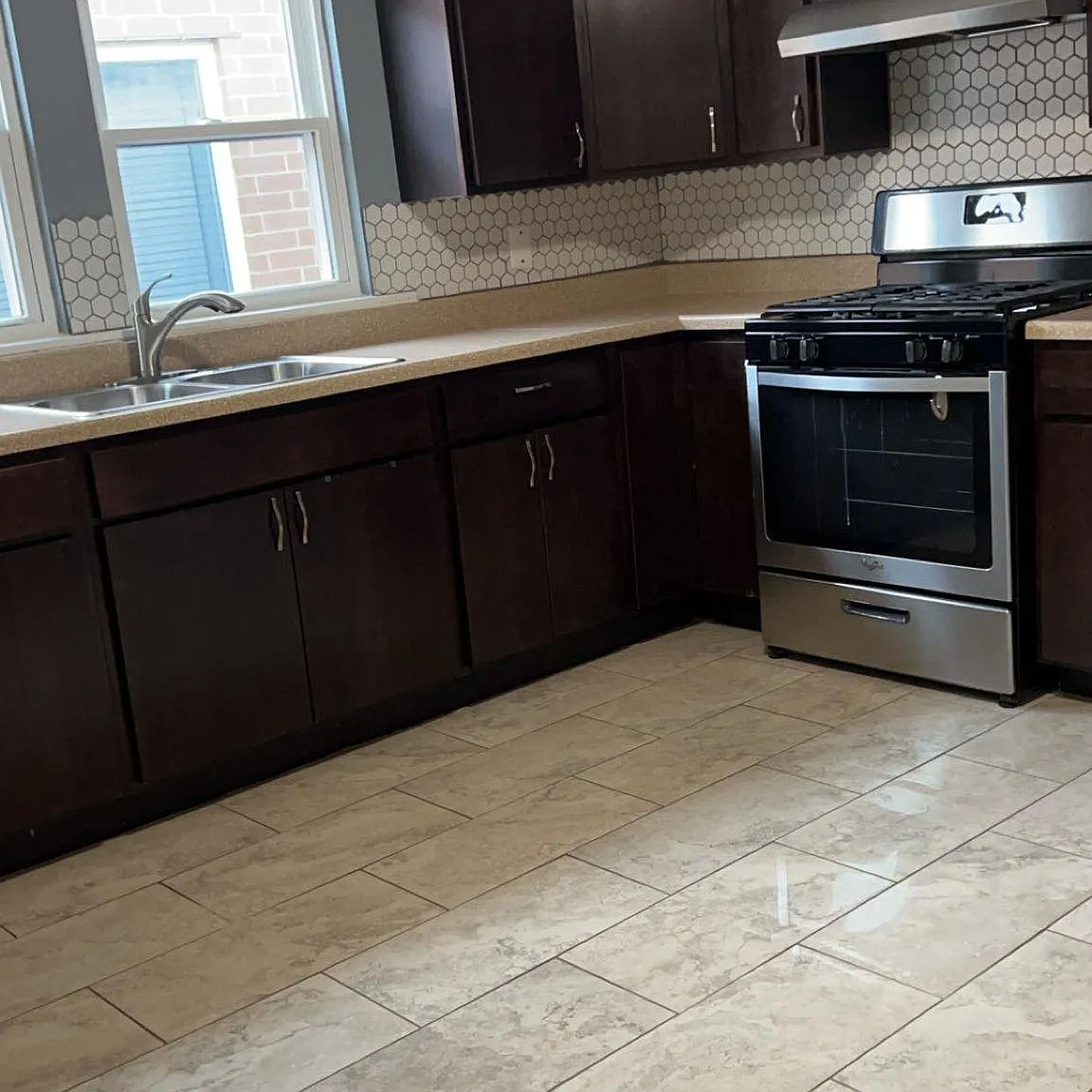 2 bed, 900 sqft, $1,900 — Photo 1