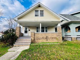 3542 W 119th St, Cleveland, OH 44111, Upper Unit