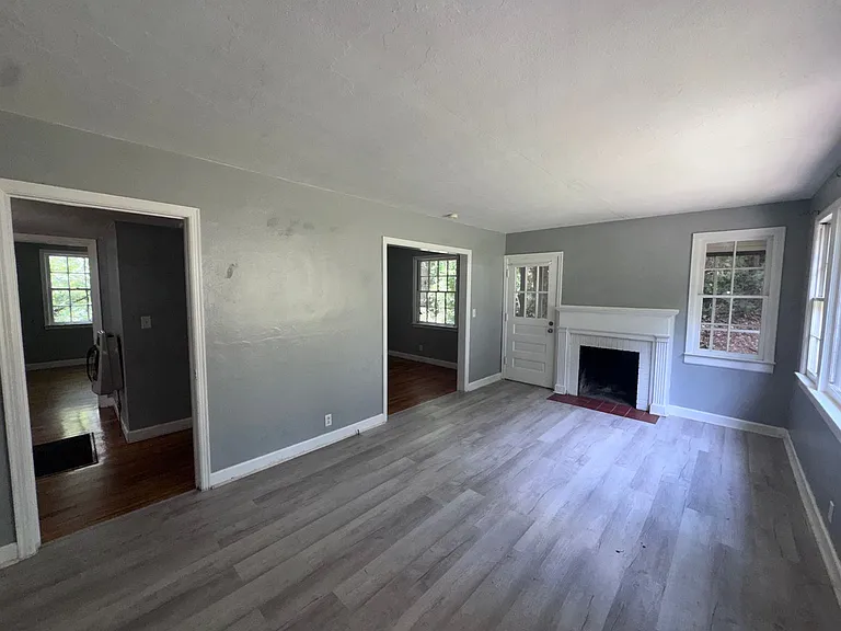 1529 Charlotte Ave — Photo 2
