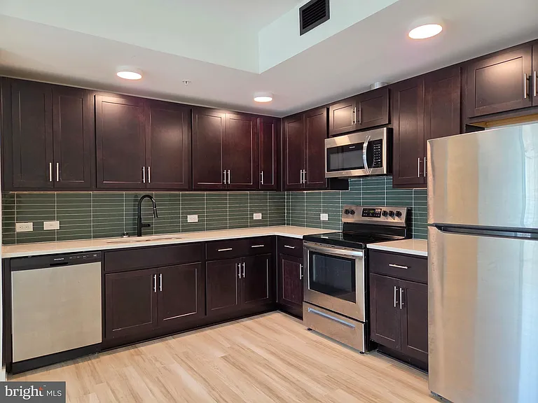 102 Hanover St #208 — Photo 6