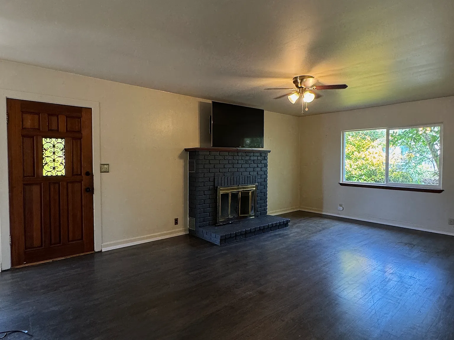 3 bed, 1600 sqft, $2,500 — Photo 2