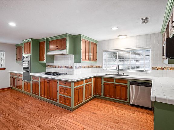 5th image of 405 Hohldale St