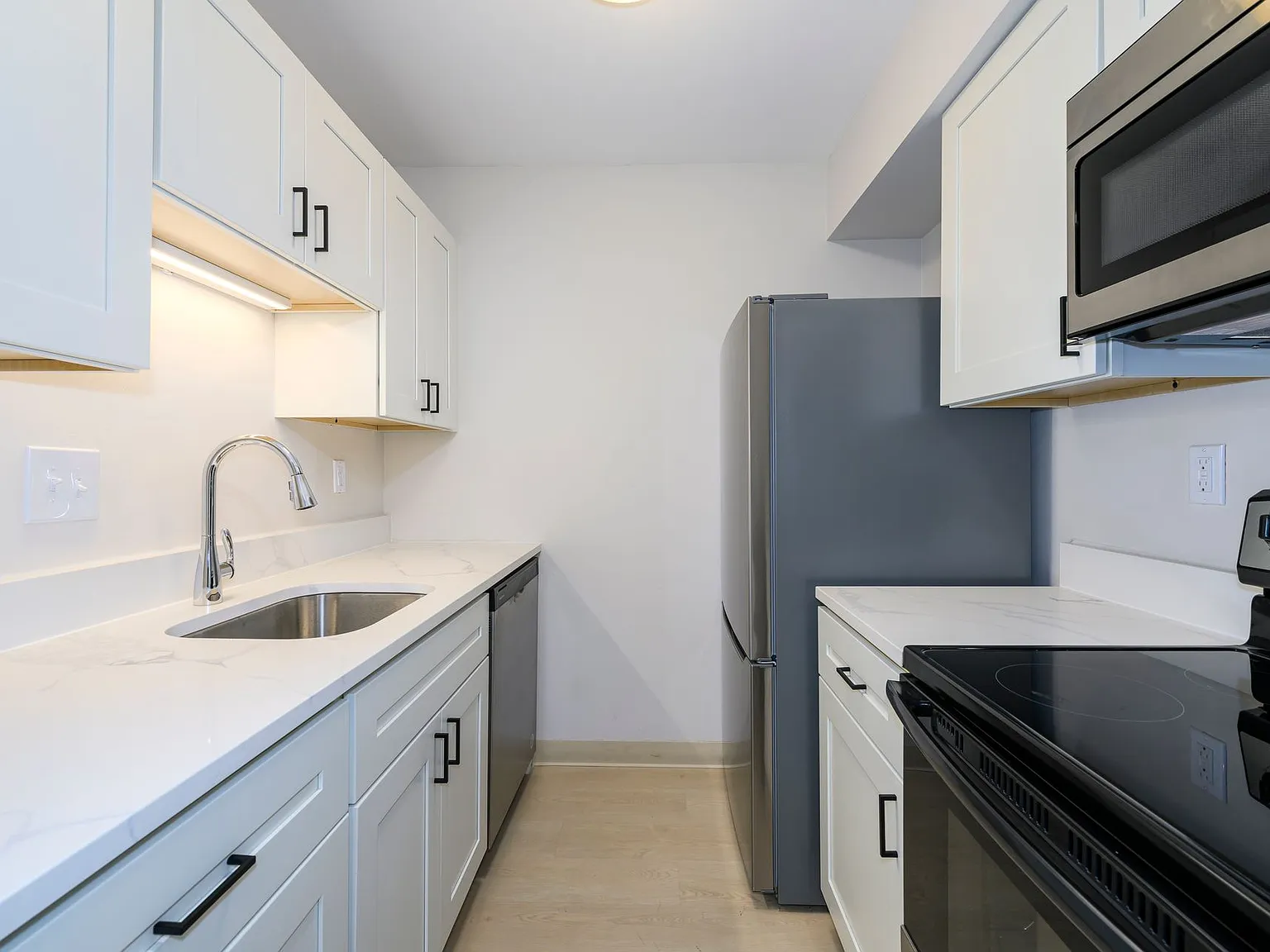 Oak Forest Apartments — Photo 1