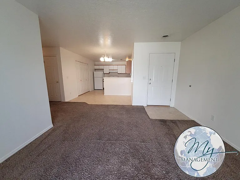 3 bed, 2.0 bath, 1180 sqft, $1,590 — Photo 25