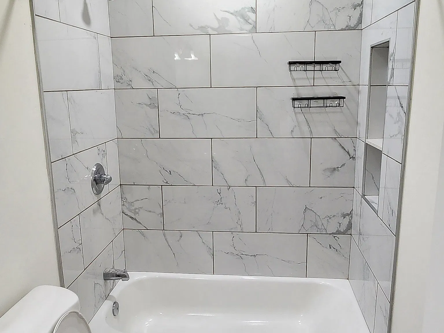 2 bed, 850 sqft, $2,700 — Photo 2