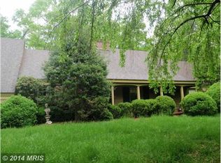 7833 Manor House Dr, Fairfax Station, VA 22039