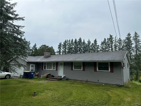 88 Richlee Dr, Camillus, NY 13031