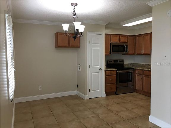 5th image of 618 Georgetown Dr APT D