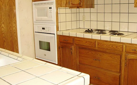 5th image of 682 Helen Dr