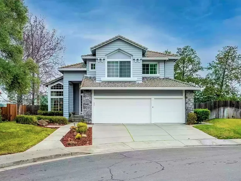 111 Pine Valley Ct — Photo 1
